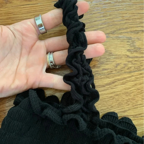 Reformation Black Smocked Cropped Tank Size Large - Picture 5 of 8